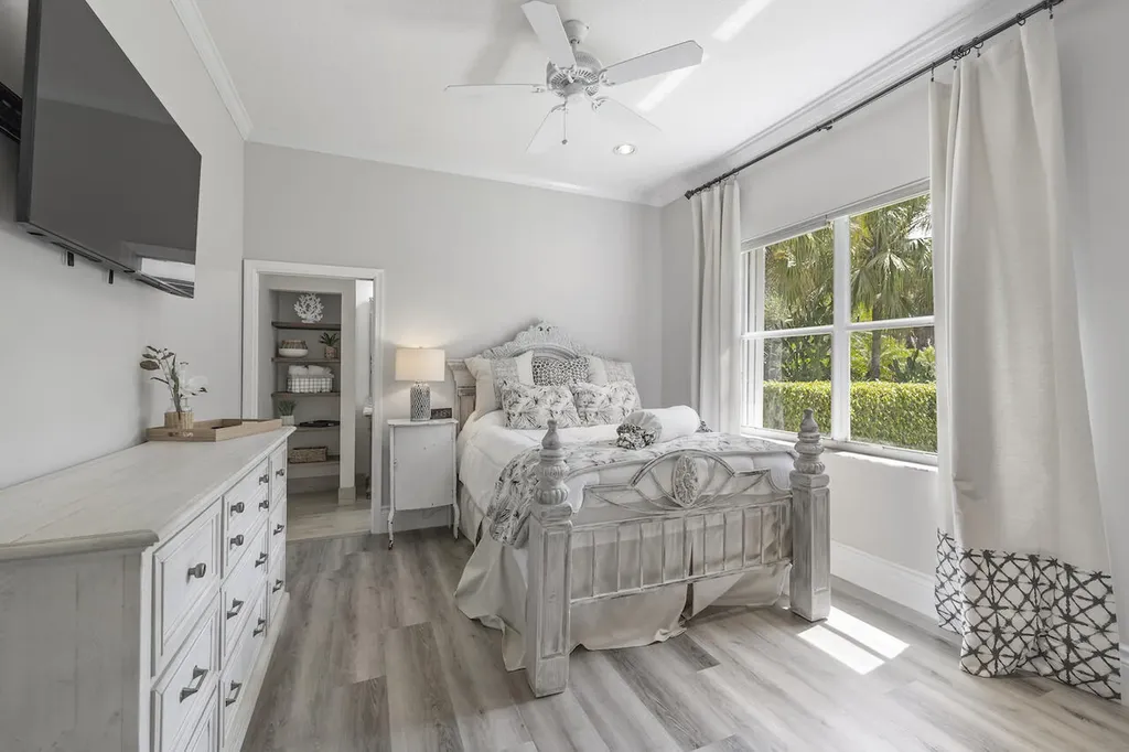 856 Forest Glen Lane Wellington FL 33414