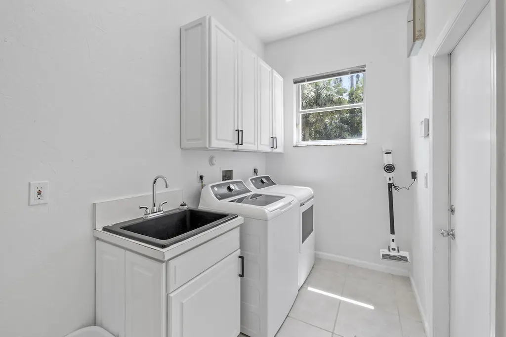 856 Forest Glen Lane Wellington FL 33414