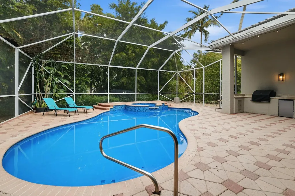 856 Forest Glen Lane Wellington FL 33414