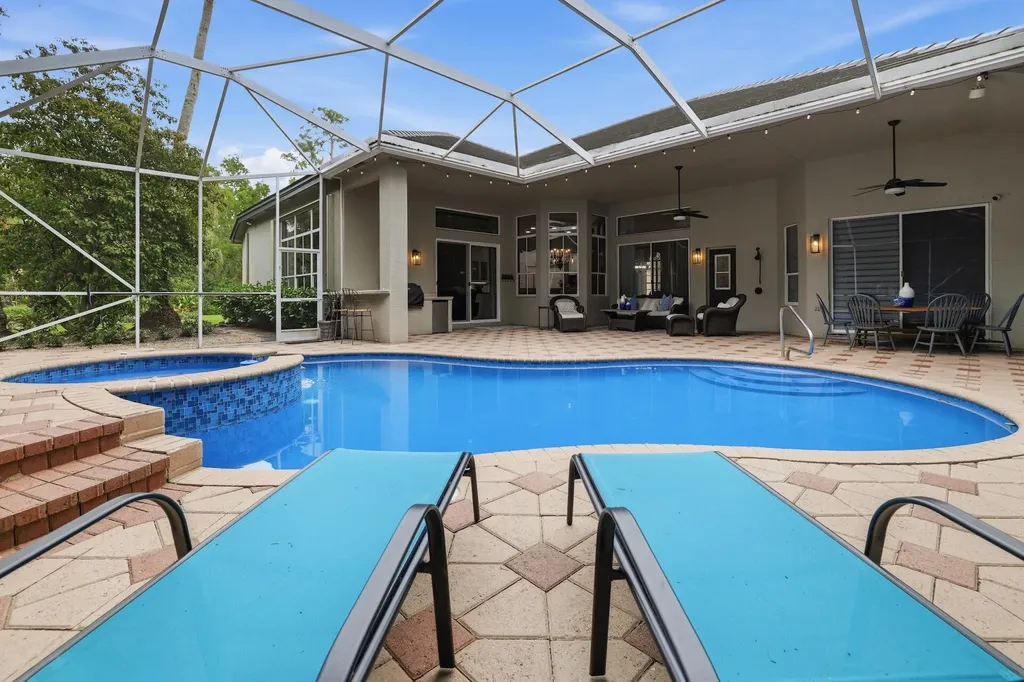 856 Forest Glen Lane Wellington FL 33414