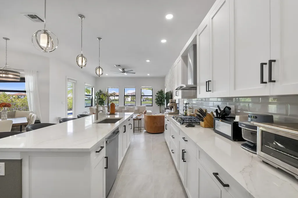 8775 E Baypoint Circle Parkland FL 33076