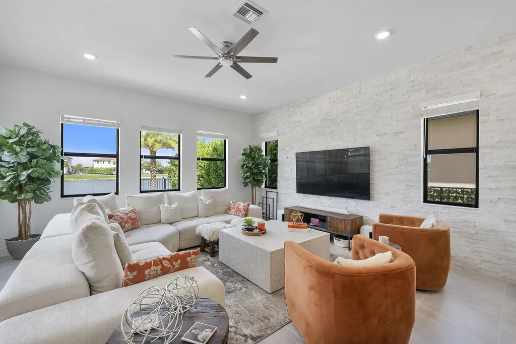 8775 E Baypoint Circle Parkland FL 33076