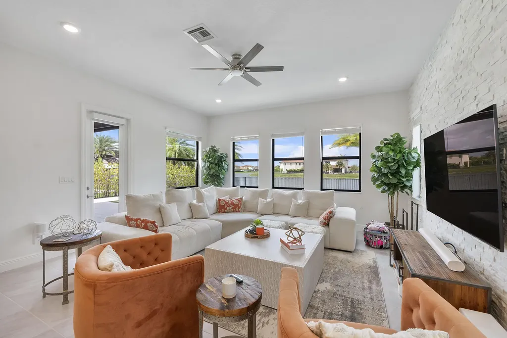 8775 E Baypoint Circle Parkland FL 33076