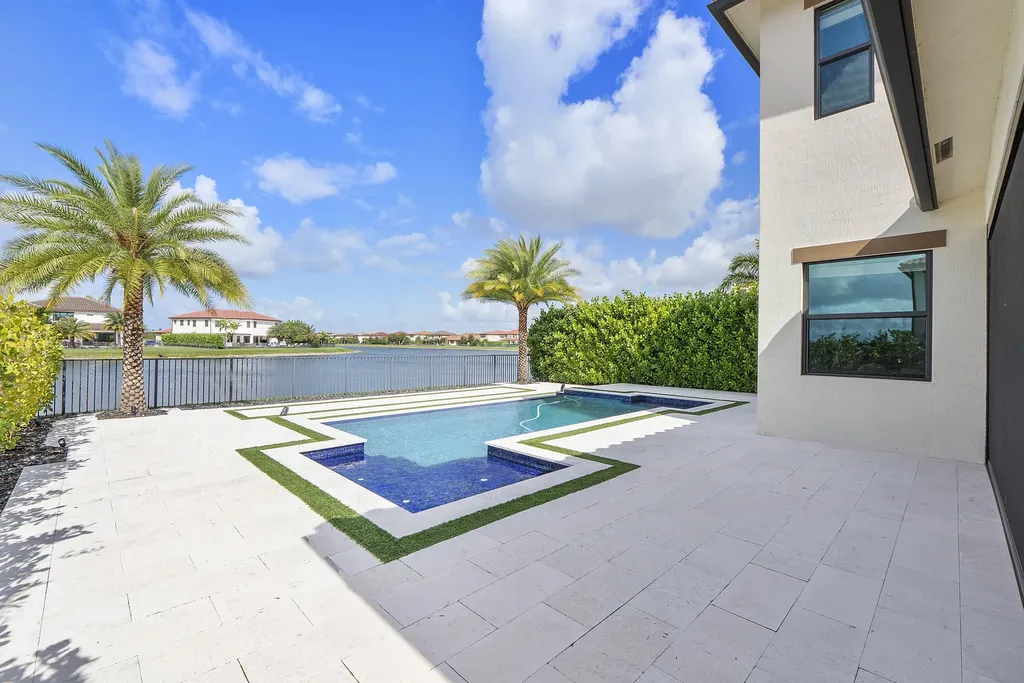 8775 E Baypoint Circle Parkland FL 33076