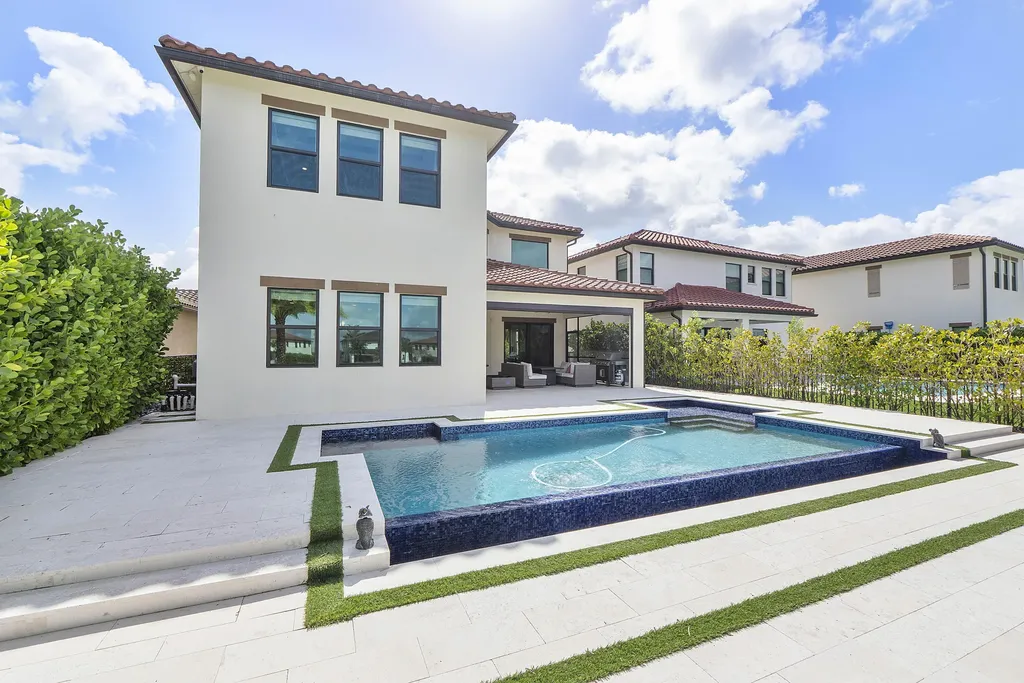 8775 E Baypoint Circle Parkland FL 33076