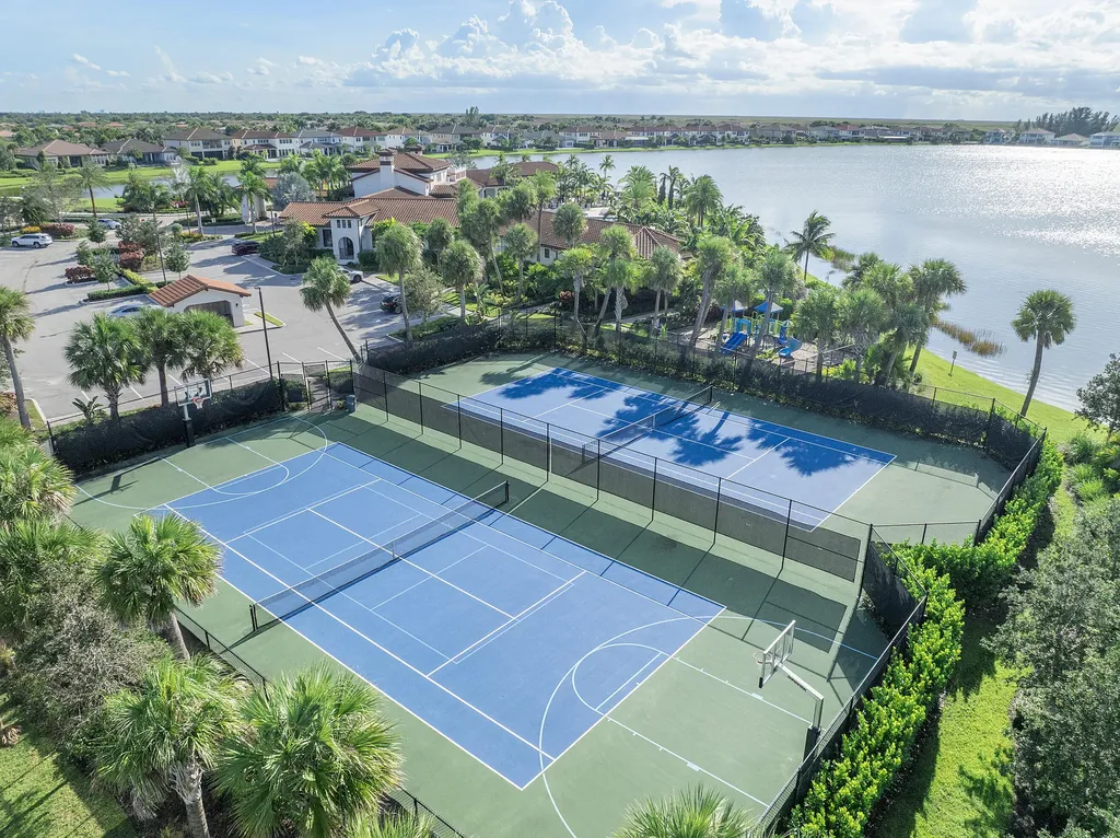 8775 E Baypoint Circle Parkland FL 33076