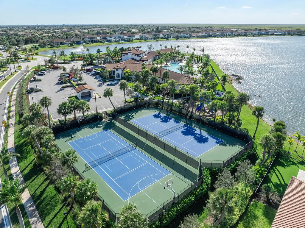 8775 E Baypoint Circle Parkland FL 33076