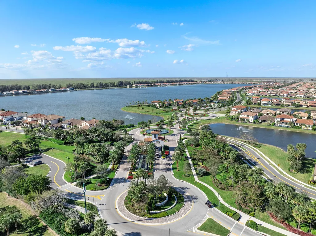 8775 E Baypoint Circle Parkland FL 33076