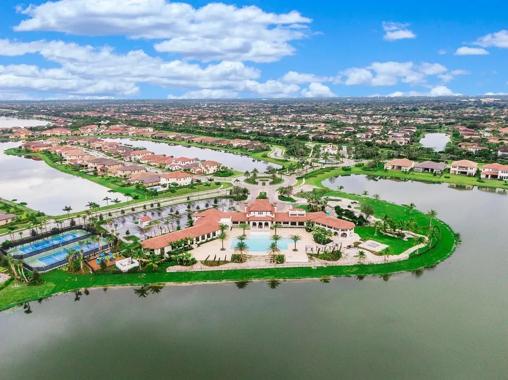 8775 E Baypoint Circle Parkland FL 33076
