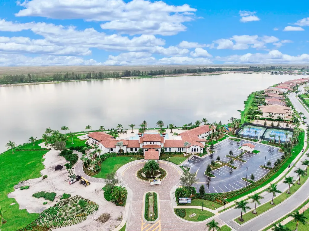 8775 E Baypoint Circle Parkland FL 33076