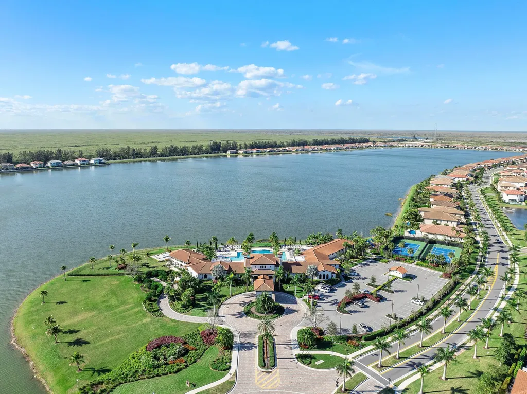 8775 E Baypoint Circle Parkland FL 33076
