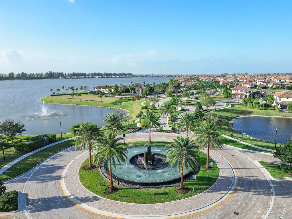 8775 E Baypoint Circle Parkland FL 33076