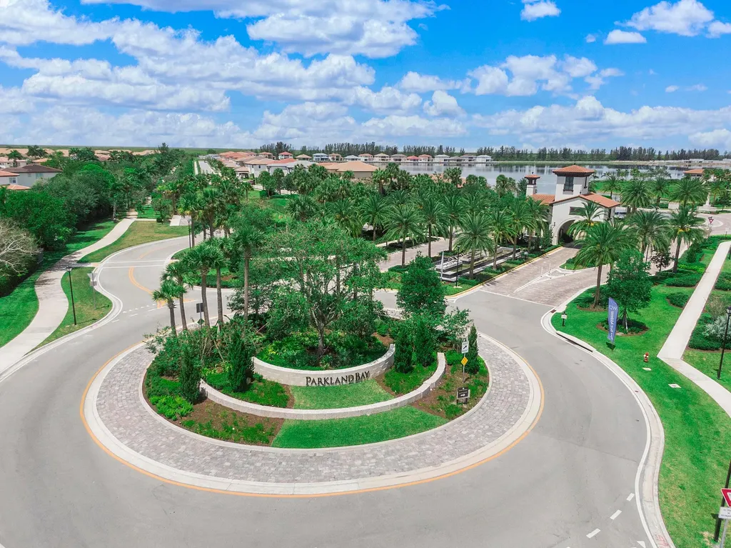 8775 E Baypoint Circle Parkland FL 33076