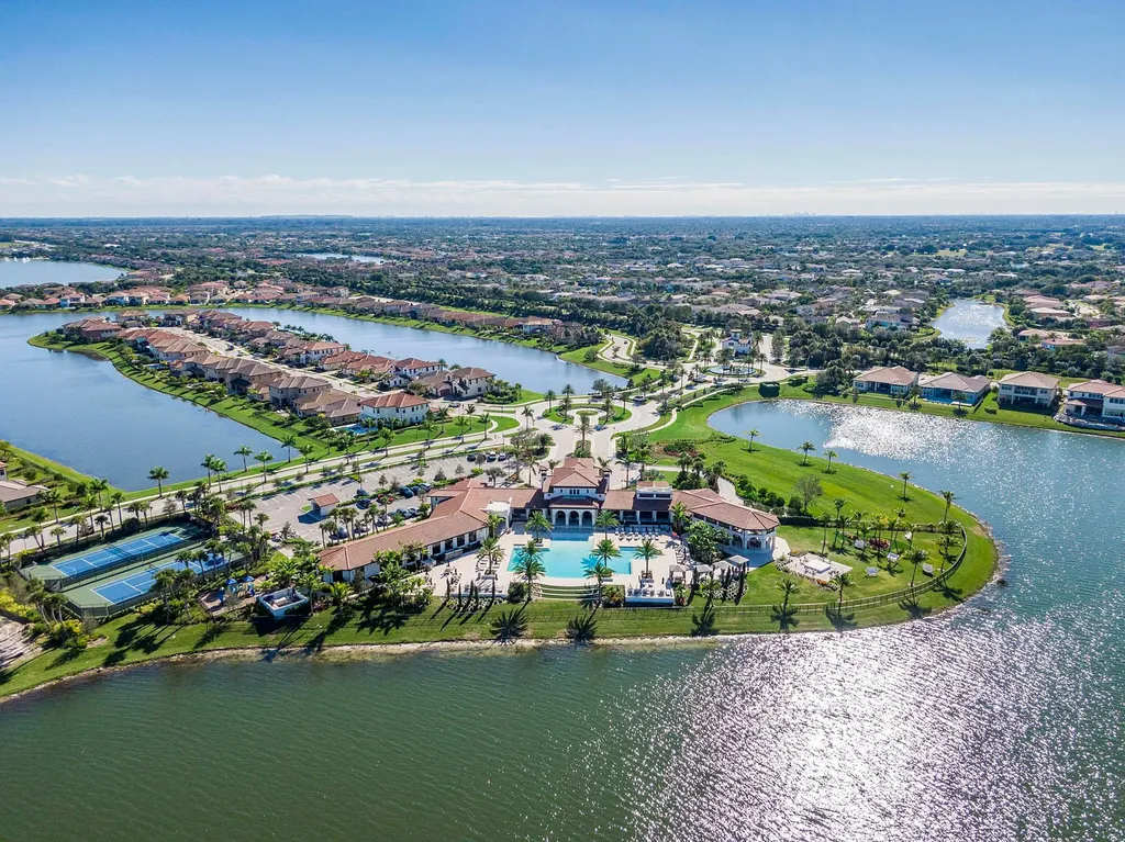 8775 E Baypoint Circle Parkland FL 33076