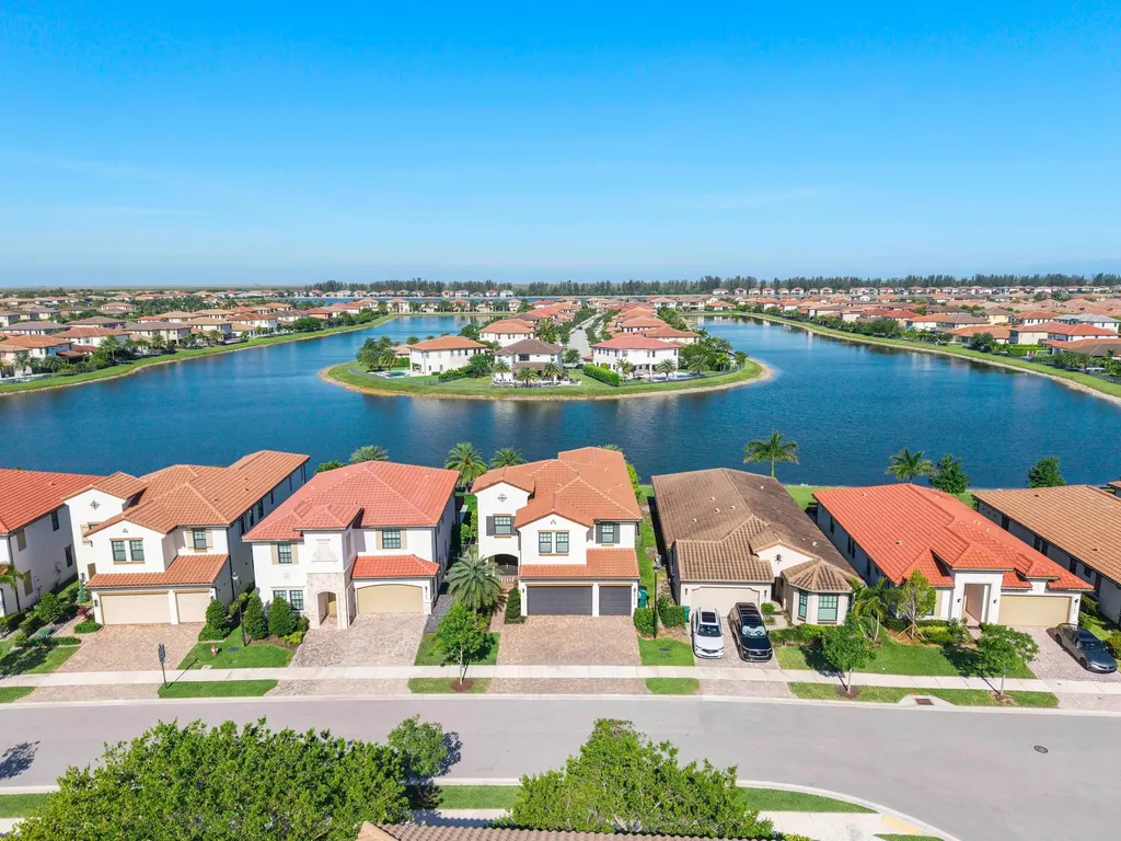 8775 E Baypoint Circle Parkland FL 33076