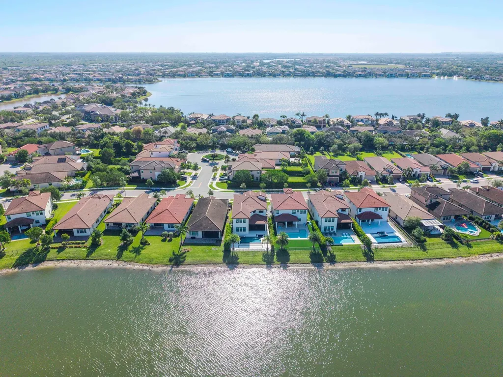 8775 E Baypoint Circle Parkland FL 33076