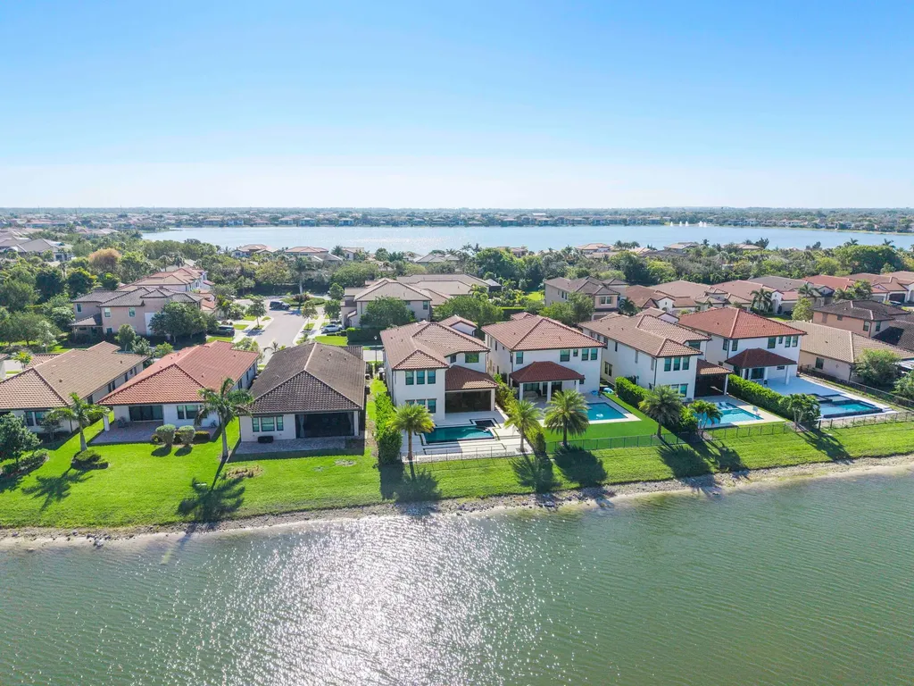 8775 E Baypoint Circle Parkland FL 33076