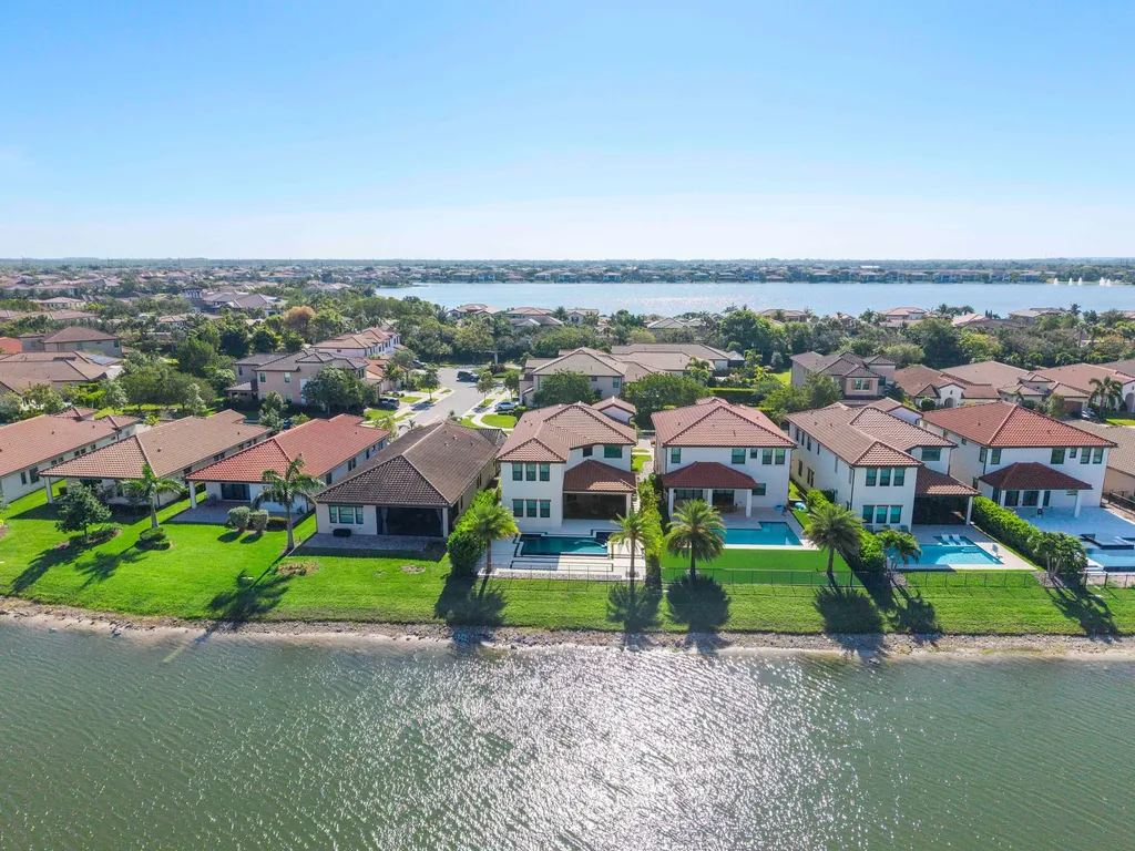 8775 E Baypoint Circle Parkland FL 33076