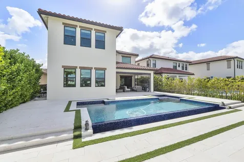 8775 E Baypoint Circle Parkland FL 33076