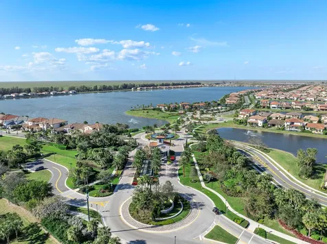 8775 E Baypoint Circle Parkland FL 33076