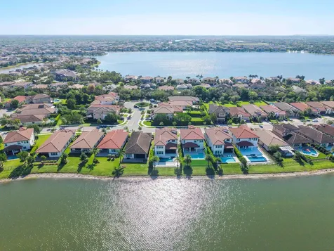 8775 E Baypoint Circle Parkland FL 33076