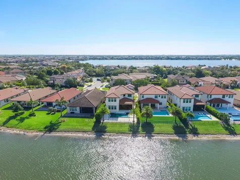 8775 E Baypoint Circle Parkland FL 33076