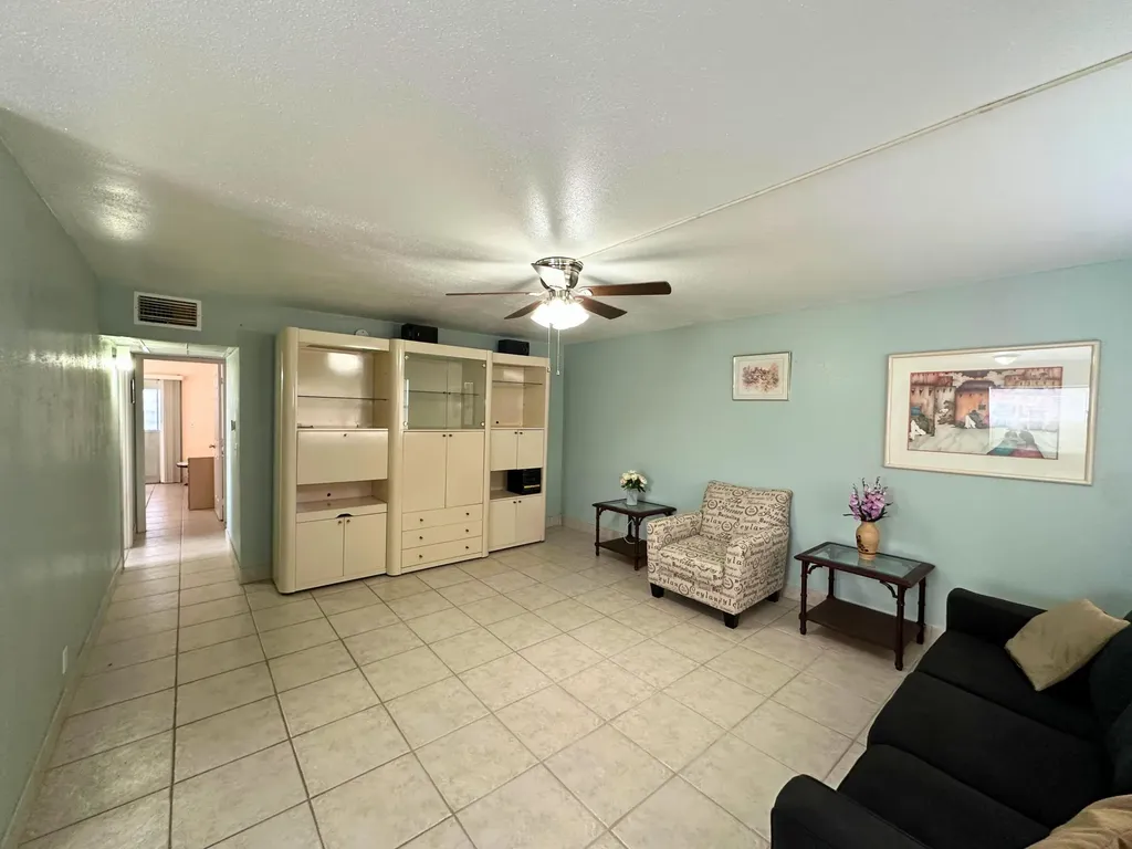 337 Saxony H Way Delray Beach FL 33446