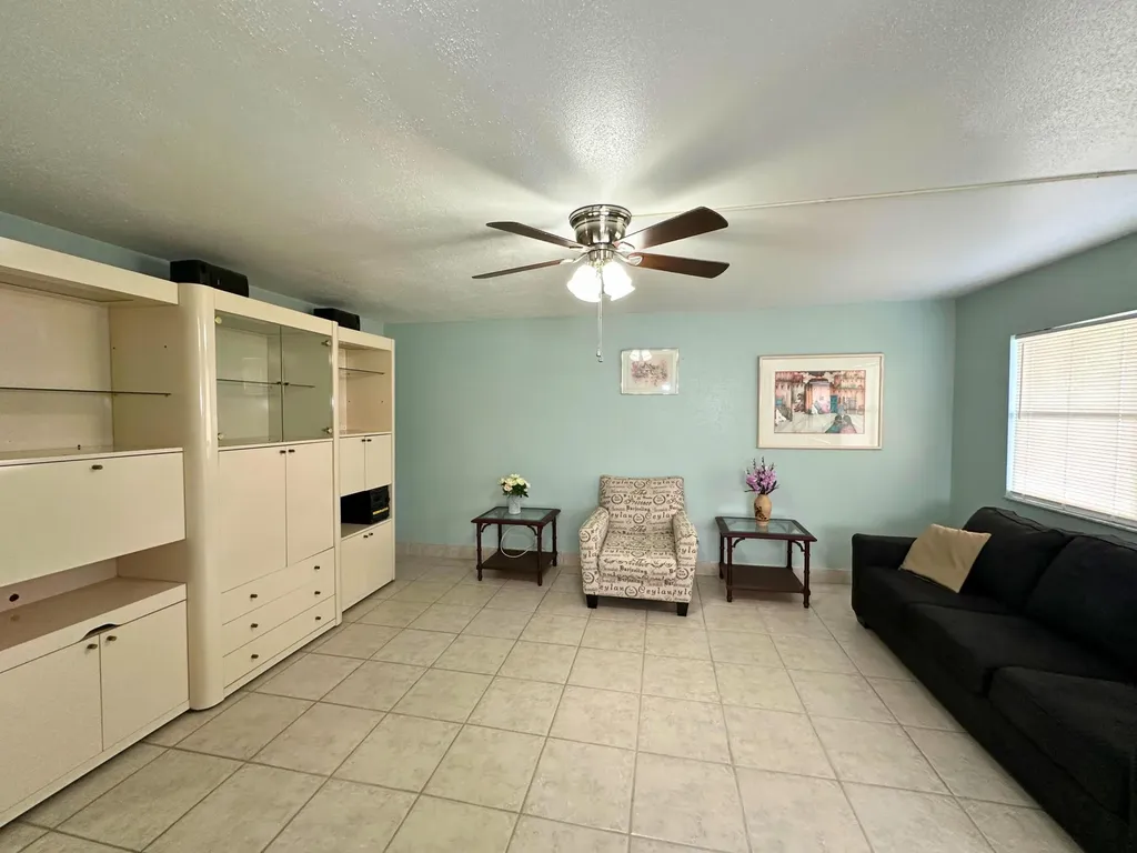 337 Saxony H Way Delray Beach FL 33446