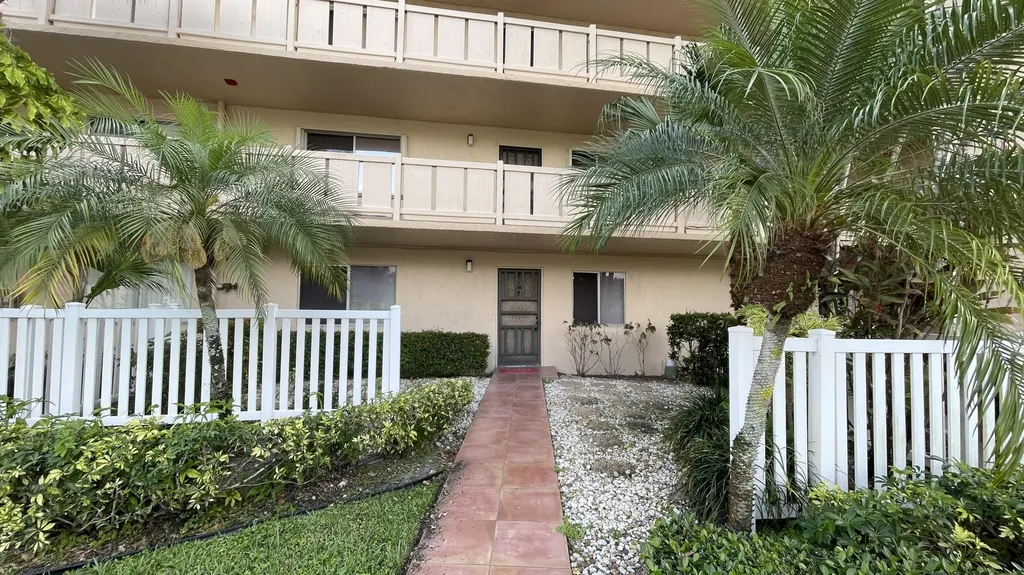 7006 Huntington Lane Delray Beach FL 33446