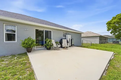 461 SW Exmore Avenue Port St Lucie FL 34983