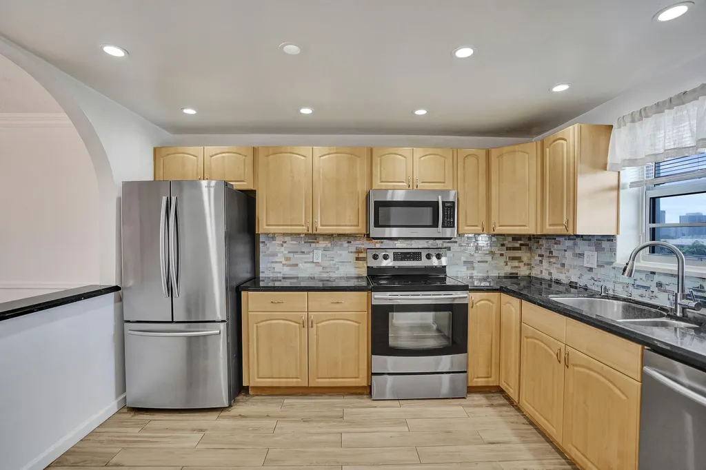 3051 NE 48th Street Fort Lauderdale FL 33308