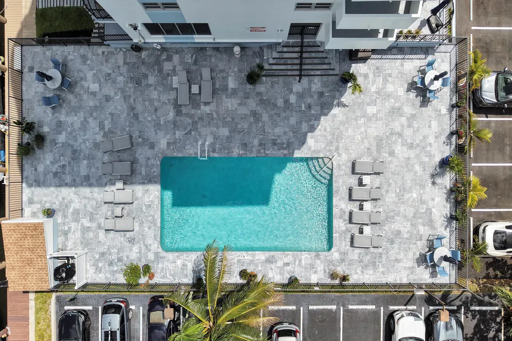 3051 NE 48th Street Fort Lauderdale FL 33308