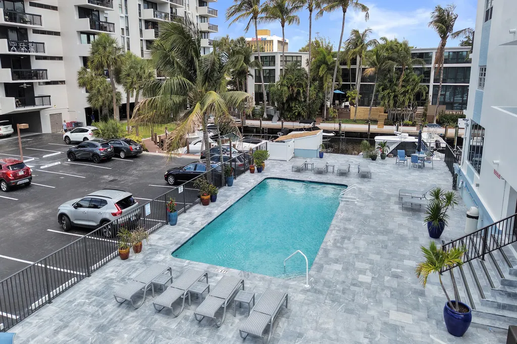 3051 NE 48th Street Fort Lauderdale FL 33308