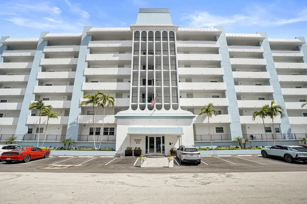3051 NE 48th Street Fort Lauderdale FL 33308