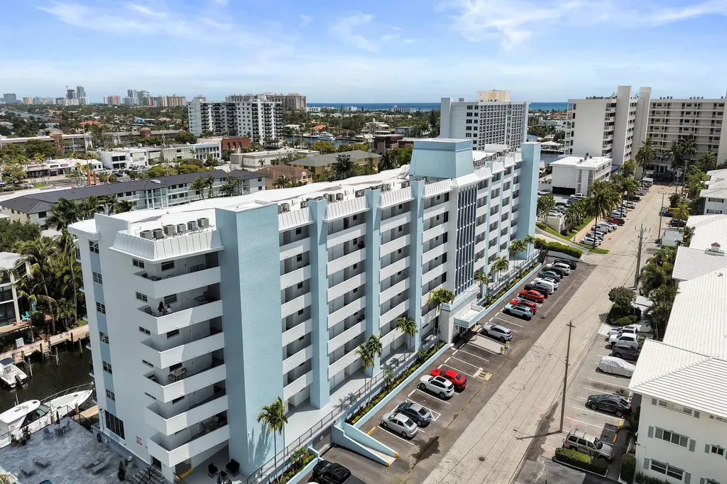 3051 NE 48th Street Fort Lauderdale FL 33308