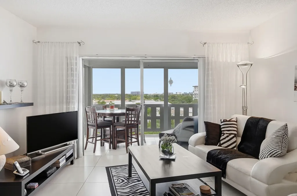 4330 Hillcrest Drive Hollywood FL 33021