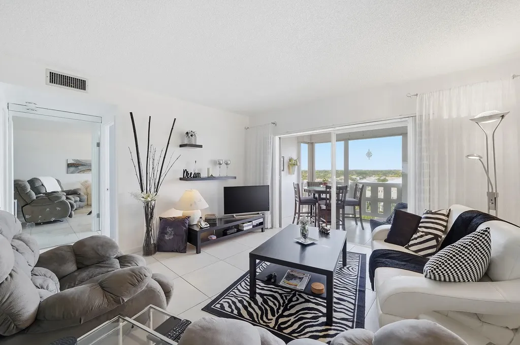 4330 Hillcrest Drive Hollywood FL 33021