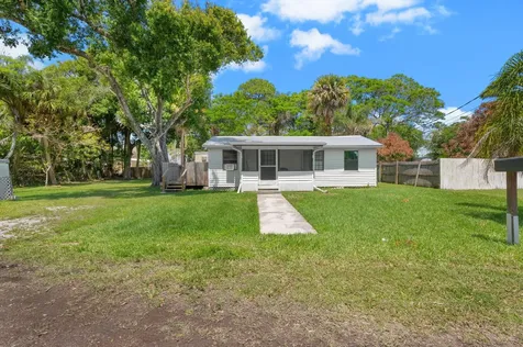 390 Baysinger Avenue Fort Pierce FL 34982