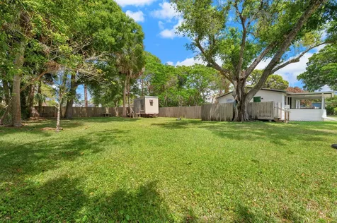 390 Baysinger Avenue Fort Pierce FL 34982