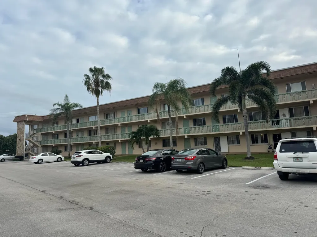 700 Village Green Court Palm Springs FL 33461