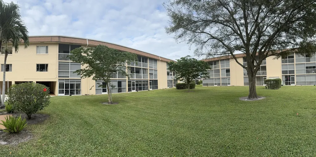 700 Village Green Court Palm Springs FL 33461