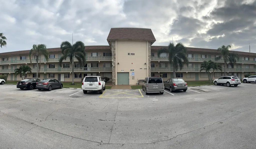 700 Village Green Court Palm Springs FL 33461