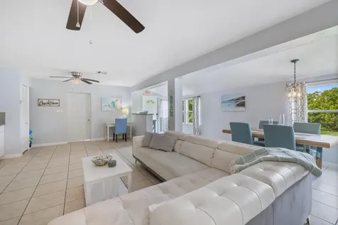 1310 4th Court Vero Beach FL 32960