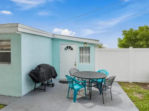 1310 4th Court Vero Beach FL 32960
