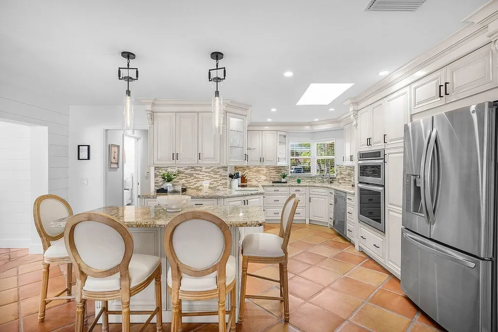 18 Bristol Lane Boynton Beach FL 33436