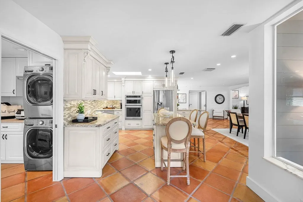 18 Bristol Lane Boynton Beach FL 33436