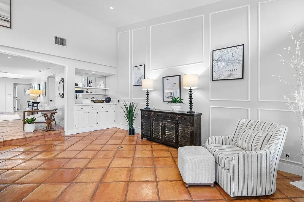 18 Bristol Lane Boynton Beach FL 33436
