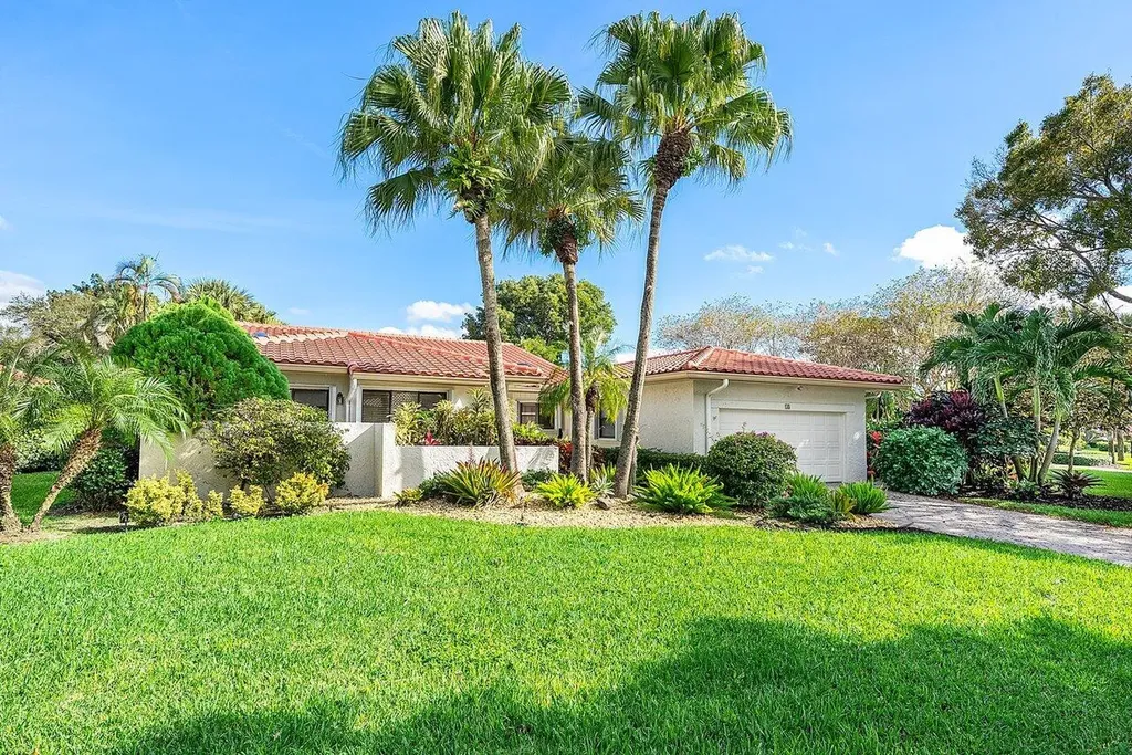 18 Bristol Lane Boynton Beach FL 33436