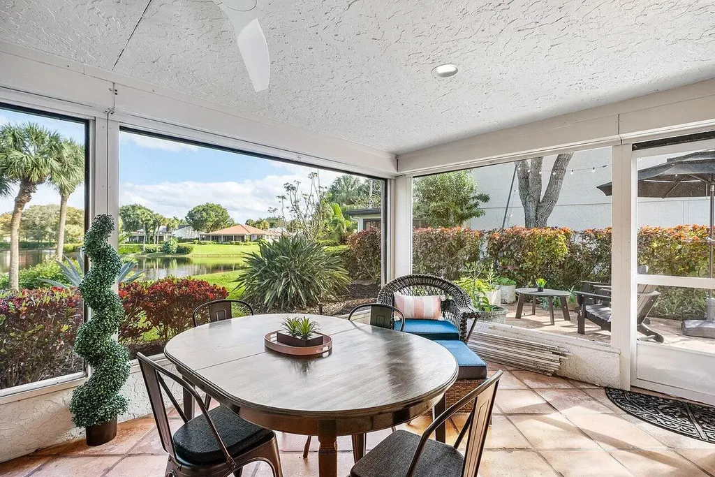 18 Bristol Lane Boynton Beach FL 33436