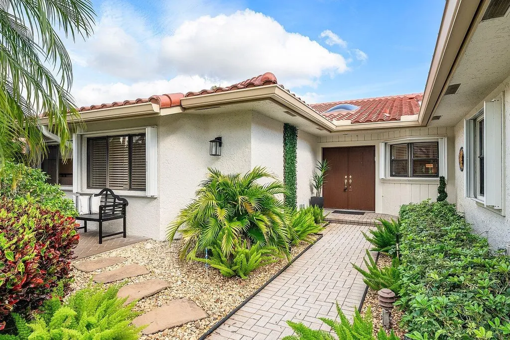 18 Bristol Lane Boynton Beach FL 33436